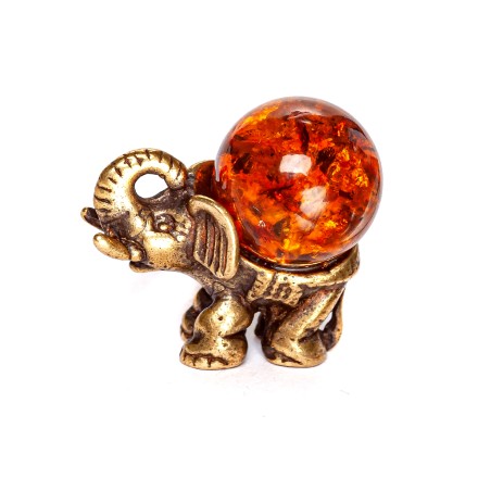Фигурка &quot;Слон с  шариком на спине&quot;янтарь/ латунь купить в Москве
